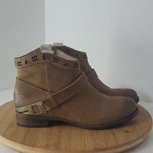 Ugg Australia Brown Leather Gold Hardware Harness Ankle Short Boots Women's 6